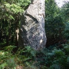 Menhir de la Roche-Longue à Saint-Julien