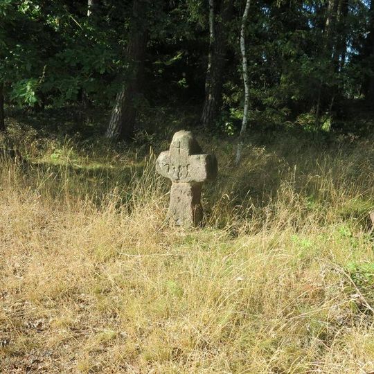 Smírčí kříž v lese severně od Libštátu