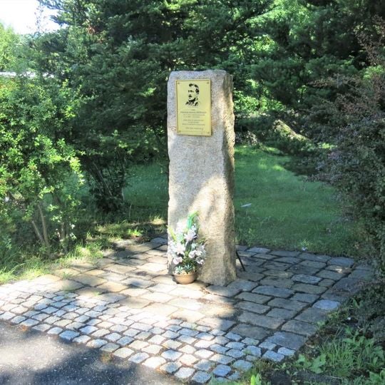 Pomník Františka Antonína Bernarda v centru Starých Křečan