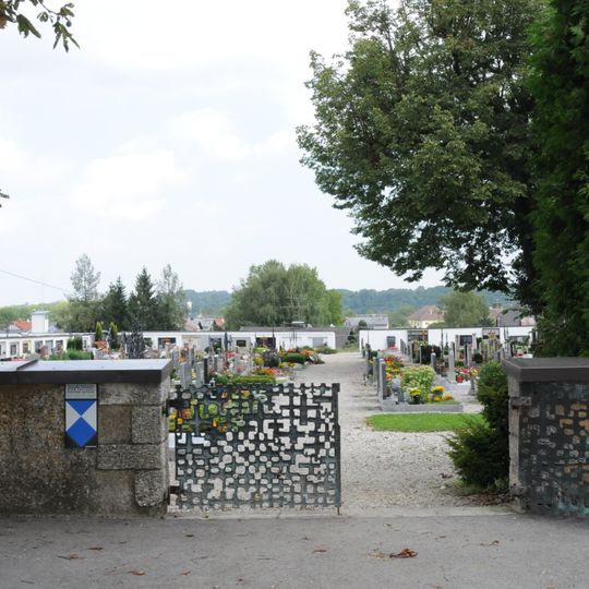 Friedhof mit Friedhofsportal