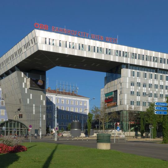 Wolkenspange Westbahnhof, Vienna