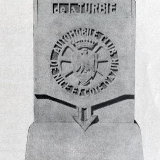 Borne Arrivée Course de Côte Nice-La Turbie