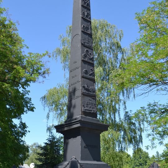 Pomnik upamiętniający zakończenie budowy Traktu Brzeskiego, wraz z ogrodzeniem i otoczeniem