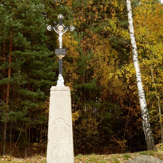 Kříž u kapličky pod Bábou