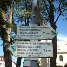 Rozcestník Sebranice - kostel