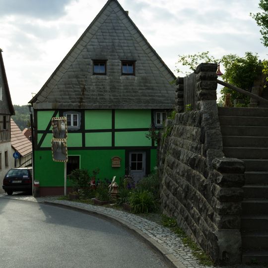 Wohnhaus in halboffener Bebauung Obere Straße 5