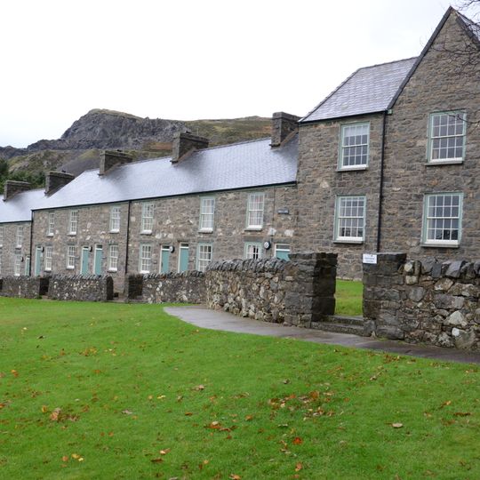 Trem-y-mor, with associated garden walls and walled path