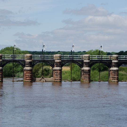 Dutton Sluice 150 metres north east of Dutton Lock