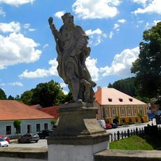 Socha svatého Rocha na barokním mostě v Brtnici
