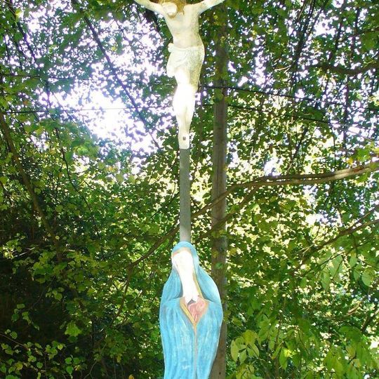 Kříž na rozcestí u domu 26 v Krásném Poli