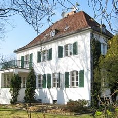 Wohnhaus Eichenallee 38, Kirschenallee 15
