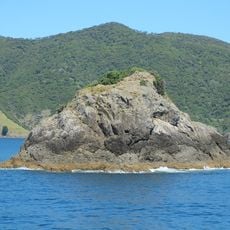 Putahataha Island