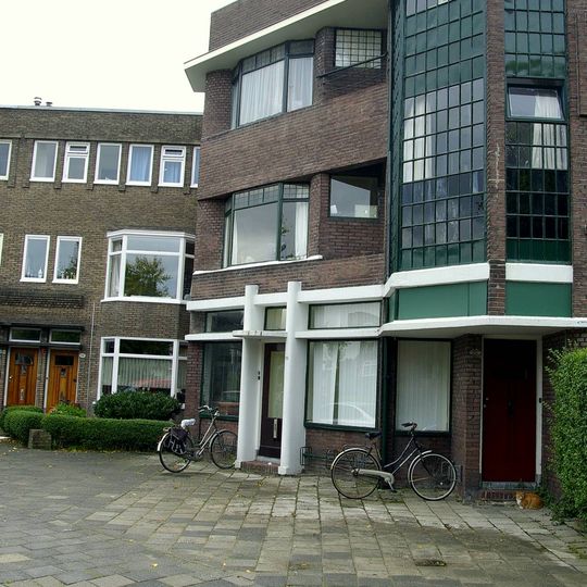 Winkelwoning in expressionistische stijl