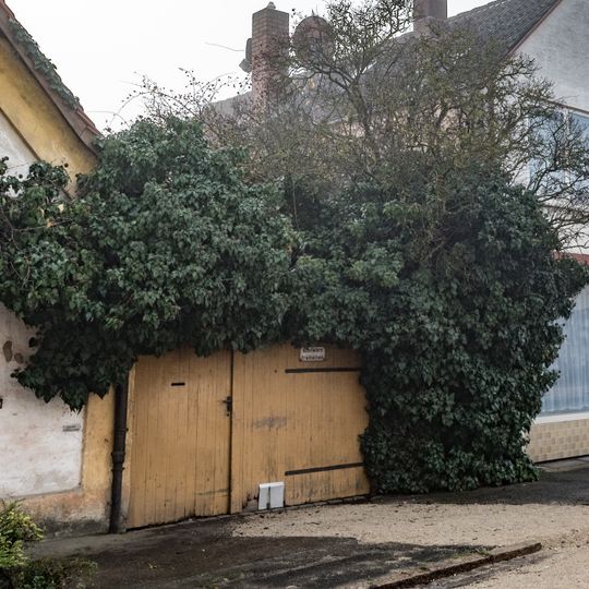 Hofeinfahrt Lichtenfelser Straße 42 in Hallstadt