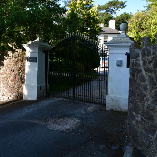 Gate Piers And Garden Walls To West Of Avonleigh