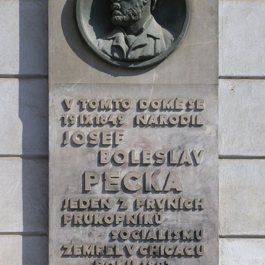 Pamětní deska Josefa Bohuslava Pecky na domě čp. 111 na Pohořelci