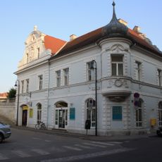 Wohn- und Geschäftshaus