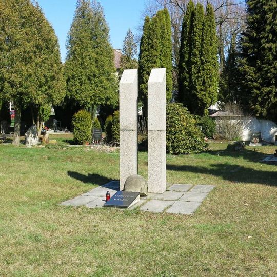 Pomník obětem válek na hřbitově v Brništi