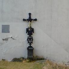 Kříž za kostelem svatého Jakuba Staršího ve Slušticích