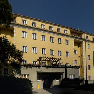Wohnhausanlage Penzinger Straße 33–37