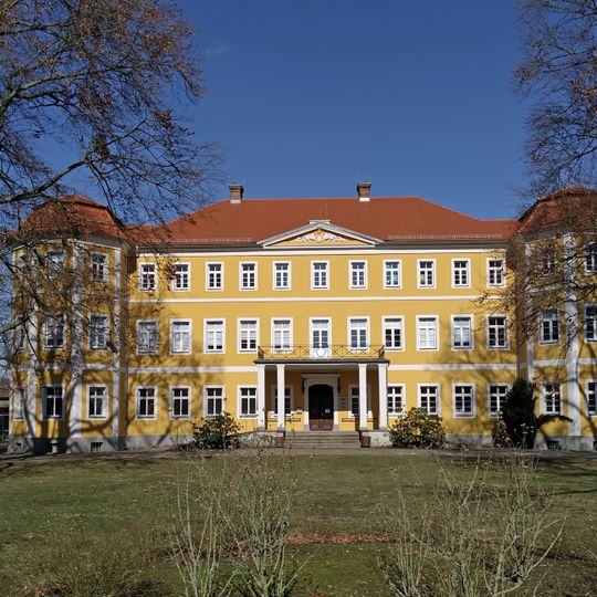 Rittergut Kreba ; Schloss Kreba Am Sportplatz 2; 4; 8; 10