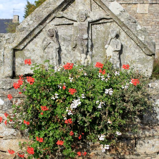 Calvaire et tympan de Coët-Bugat