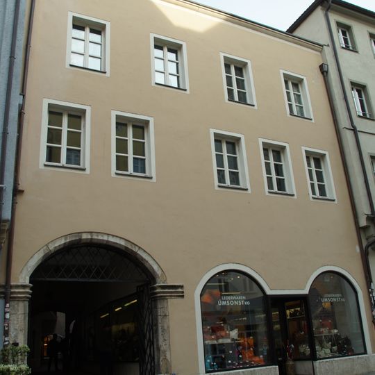 Wohn- und Geschäftshaus