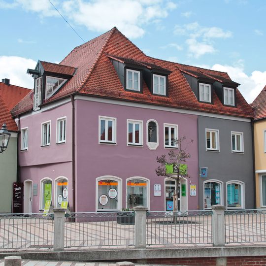 Winkelförmiges Eckhaus