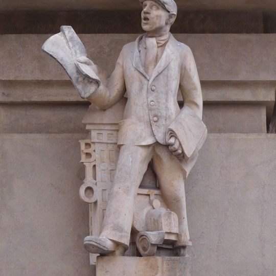 Statues on the Academy of Commerce Vinohradská