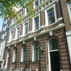 Vijf vensterassen breed pand