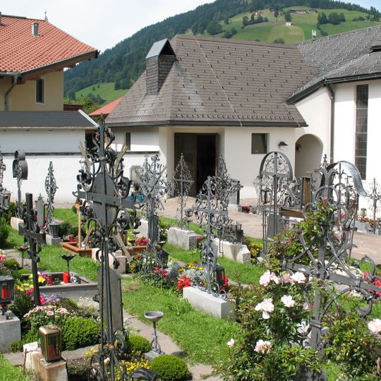 Friedhof und Aufbahrungshalle/ Totenkapelle