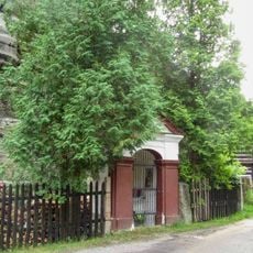 Kaplička v Zahrádkách na rozcestí Karba