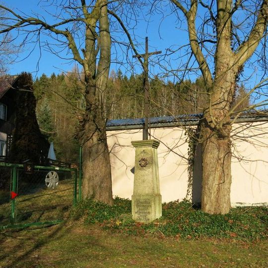 Kříž u domu 121 v Novém Hraběcí