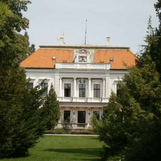 Arborétum Mlyňany, kaštieľ