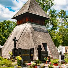 Dřevěná zvonice na hřbitově v Pardubičkách