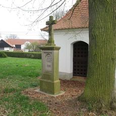 Kříž ve Studené u kaple