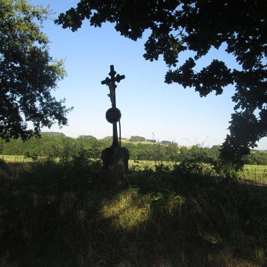Kříž u polní cesty u Křížova