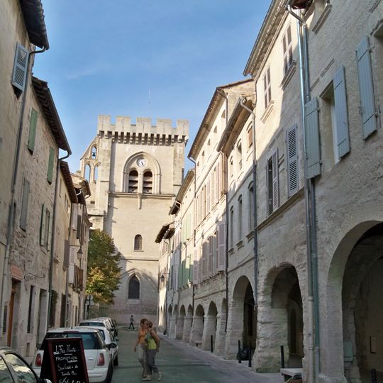 Maison à arcades, place de l'Église, rue de l'Hôpital