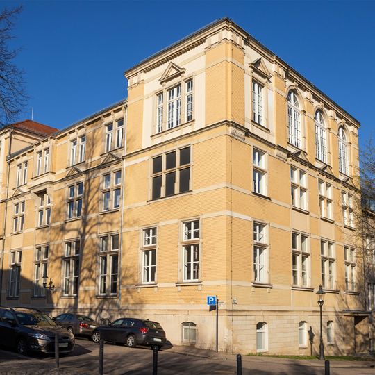 Institutsgebäude Meißner Ring 1; 3