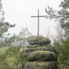 Kříž na skále Šenovská jehla v Kamenickém Šenově