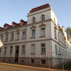 Mietshaus in halboffener Bebauung und Ecklage Winklerstraße 37