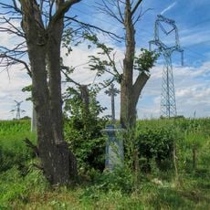 Kříž v Lanžhotě u polní cesty severně od obce