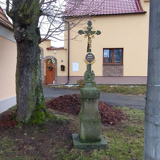 Kříž u kaple