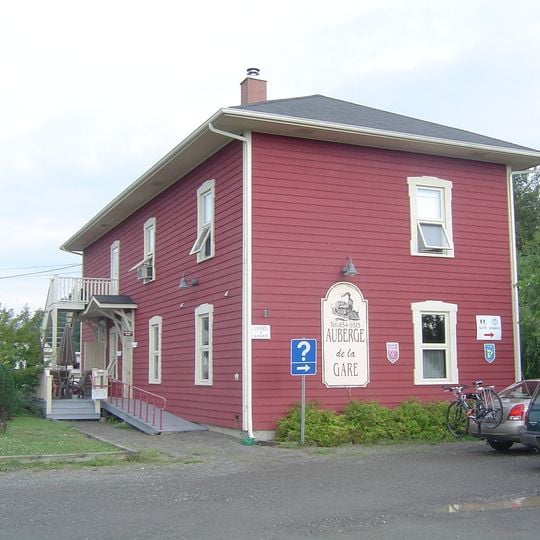 Cabano railway station