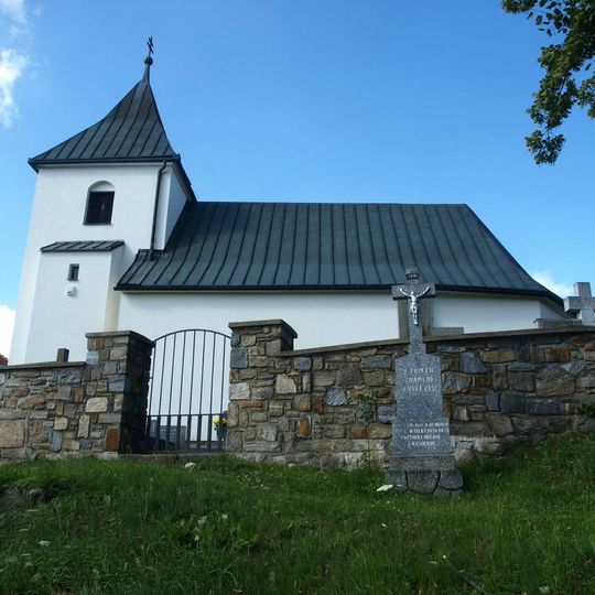 Kříž u kostela v Košíkově