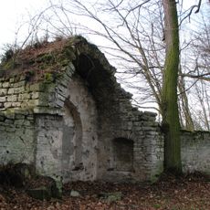 Altana w ogrodzeniu parku pałacowego w Wiśniowej