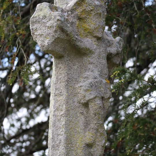 Croix de l'ancienne église Saint-Lunaire de Saint-Lormel