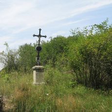 Boží muka u silnice severně od Slatiny naproti kamenolomu