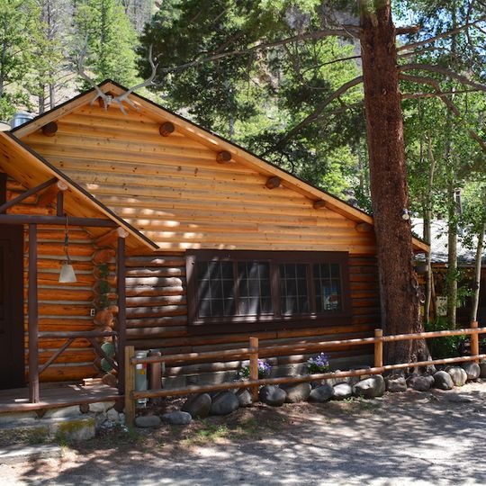 Absaroka Mountain Lodge