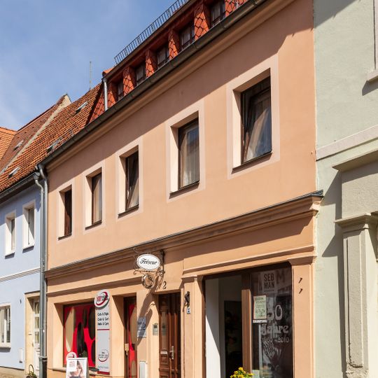 Wohnhaus in geschlossener Bebauung Waldheimer Straße 2